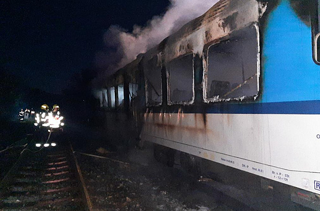 Vlak na Vyškovsku vzplál kvůli přepálení elektrického kabelu