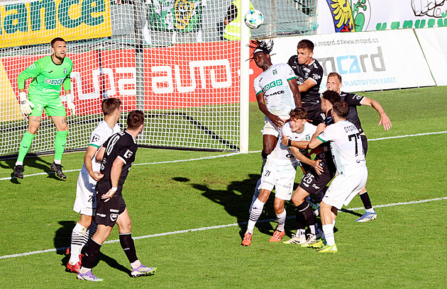 Traoré vynechá za faul na Kayonda pět zápasů. Trest mají i Dolžnikov s Mahutou