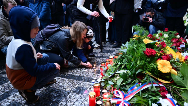 REPORTÁŽ: Ten to nemá v hlavě v pořádku, de*ile, hanba. Národní třída pulsovala emocemi