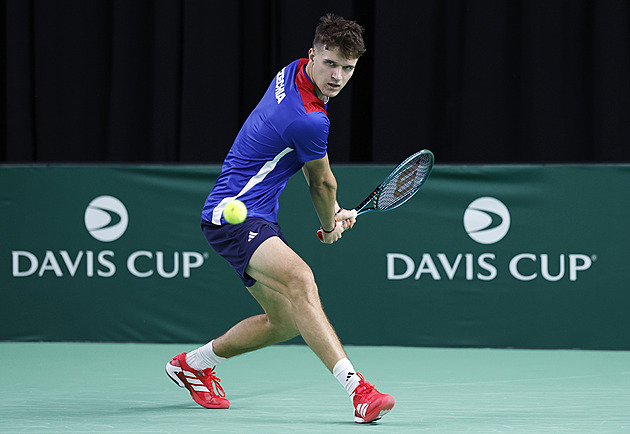 Davis Cup ONLINE: Čtvrtfinále se Španěly začíná Menšík, pak nastoupí Lehečka
