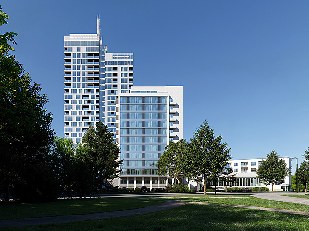 Začali stavět třetí nejvyšší obytný dům v Česku, pomůže i „samošplhací“ jeřáb