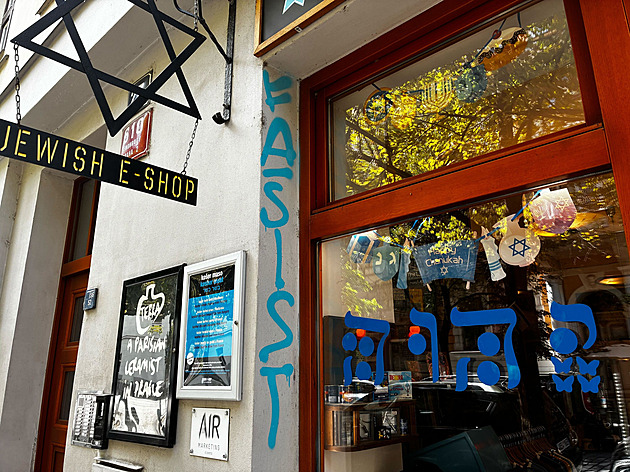 Antisemitismus je pro část společnosti problém, k šíření pomáhá i AI, říká expert