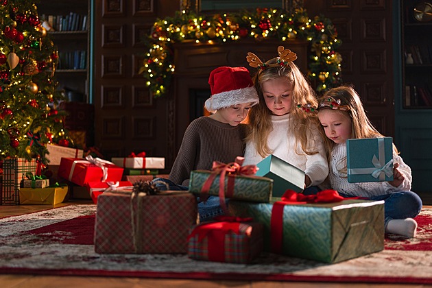Češi na dárcích nebudou šetřit. S výběrem letos pomáhá i umělá inteligence