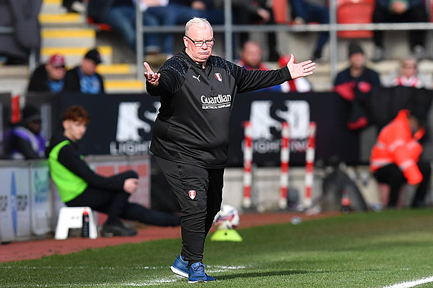 Během pauzy od fotbalu se dal na hubnutí. Skotský kouč se nyní vrátil o 41 kilo lehčí