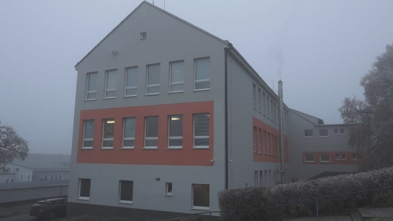 Rasismus a vulgarismy ve škole na Mostecku? Učitel údajně urážel žákyni, případ řeší policie