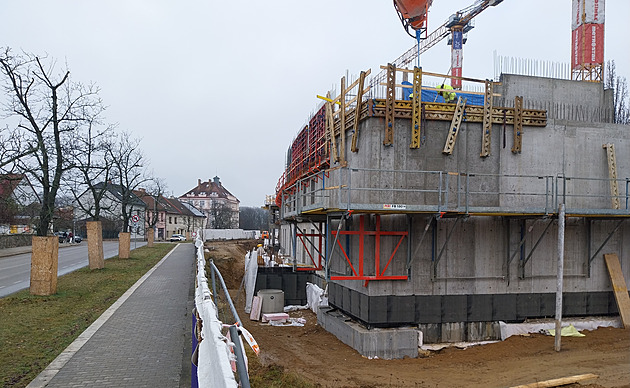 Téměř roční skluz. Soudní spory zdržely stavbu vysokoškolských kolejí v Jihlavě