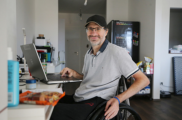 Přítelkyni už si asi nenajdu, říká hokejista Zelenka. Po zranění je 25 let na vozíku