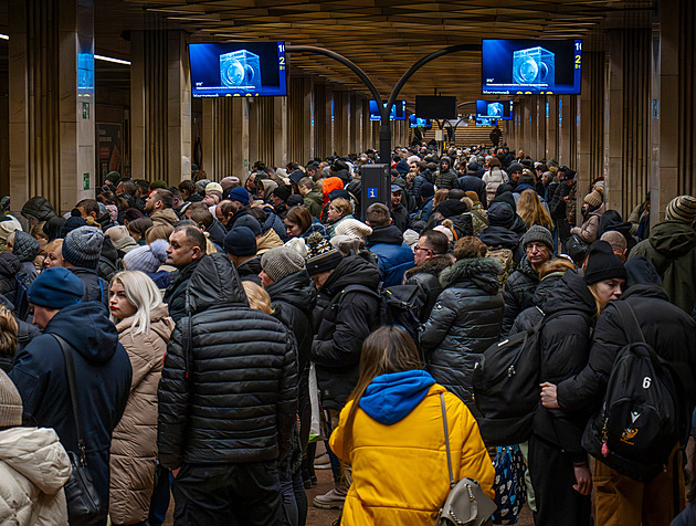 Rusko na Ukrajinu v noci poslalo stovky dronů. Kyjevem otřásly silné výbuchy