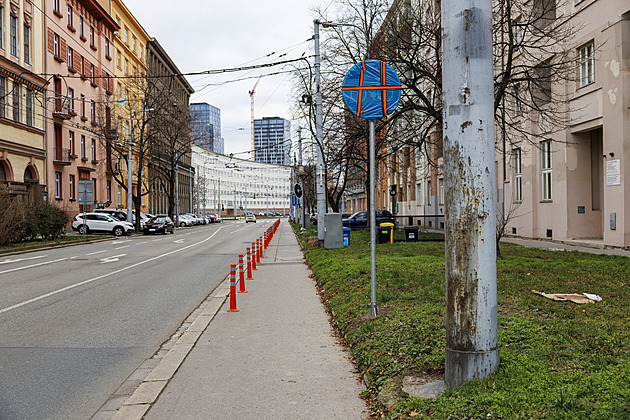 Blamáž s cyklostezkou. Brno ji po otevření zase zrušilo, chybí bezpečný nájezd