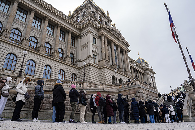 Stovky lidí stály frontu u Národního muzea, končí unikátní výstava