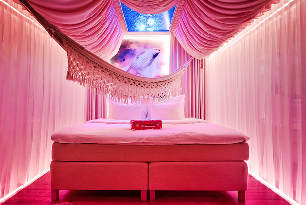 Pouta a klekátko jsou jen začátek. Hotel v Brně slibuje, že pomůže vašemu vztahu