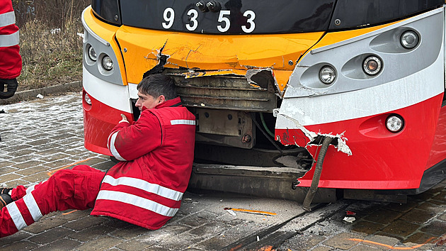 V Praze se srazily tramvaje. Trať na Barrandov přes hodinu stála