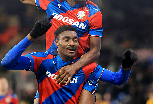 Fotbalové přestupy ONLINE: Durosinmi má nabídku z Itálie, Sojka letí za Plzní