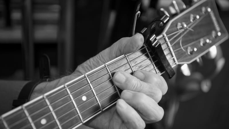 Po tragickém pádu zemřel Jim McBride. Hudebník, který napsal soundtrack 90. let