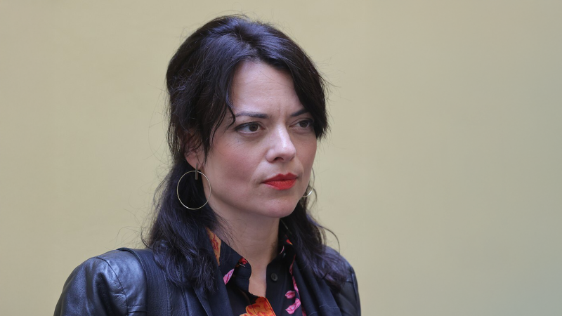 Herečky to mají těžké, utahuje si Staněk ze Strykové. Ta podává žalobu na ájurvédské centrum