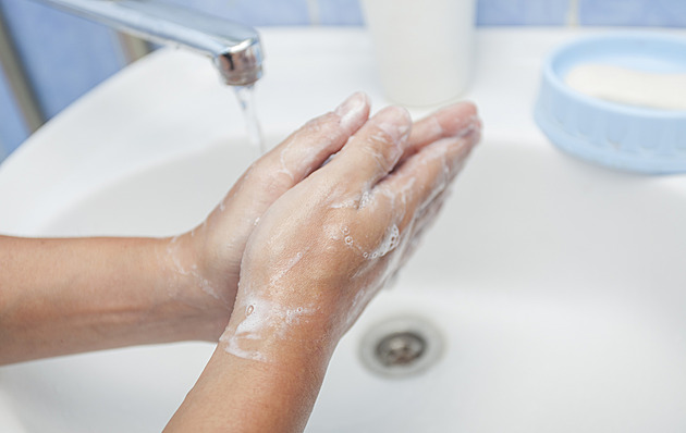 Mytí rukou bez chyb: zkontrolujte, zda postupujete správně