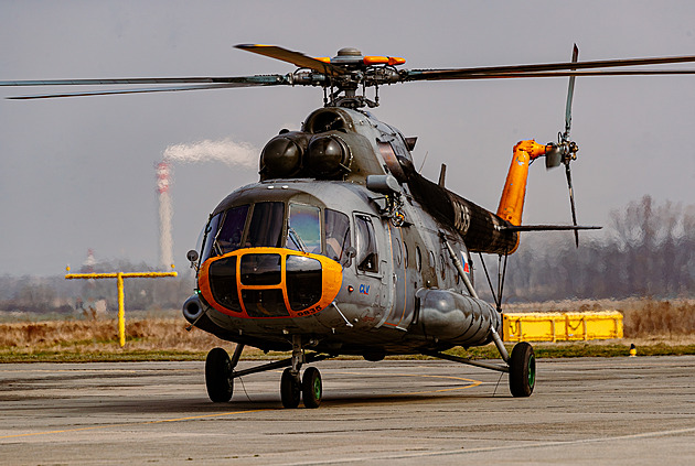 Výcvik pilotů vrtulníků se vrací do Přerova, v Pardubicích je už na nebi těsno