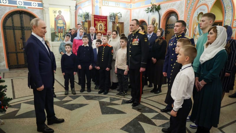 Putin žene matky malých dětí zpět do práce: Plánuje prodloužit provoz jeslí a školek až do večera