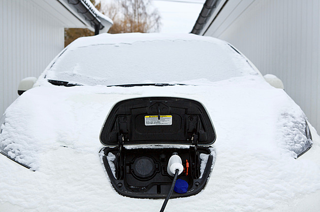 Konečně to někdo spočítal. Spotřeba elektroaut v mrazu stoupá až o 90 procent