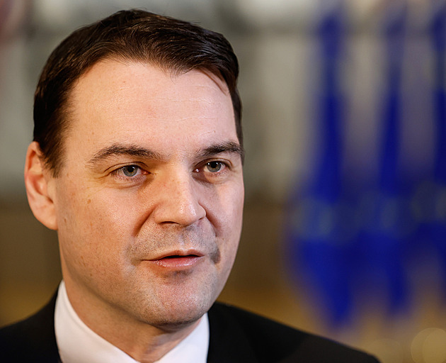 Dokud Rusko útočí na Ukrajinu, není důvod změkčovat sankce, řekl Macinka v Bruselu