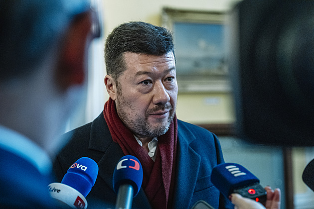 Okamura chce nově zmrazit platy ve výši, jak politikům vzrostly od ledna