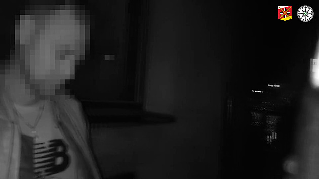 Pokus o vraždu v Jaroměři. Útočník pobodal soka kvůli drogám, policie ho obvinila