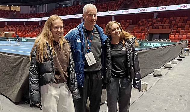 Očekávání jsou obrovská, říká Kovačka k dcerám. Tenis na „zimáku“ ho překvapil