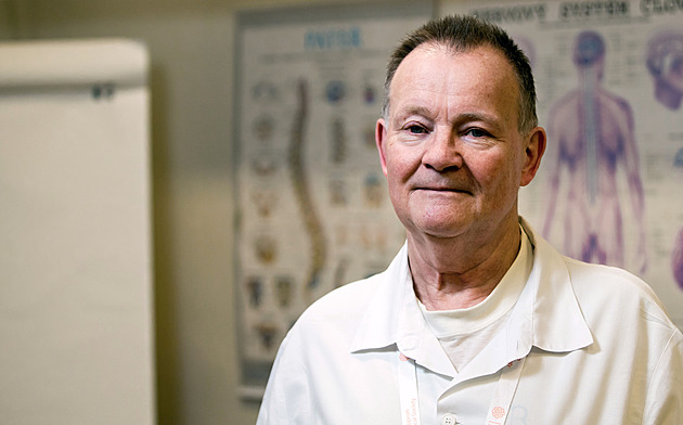 Rizikem HIV je piercing i operace v ne úplně dobré nemocnici, říká přednosta kliniky