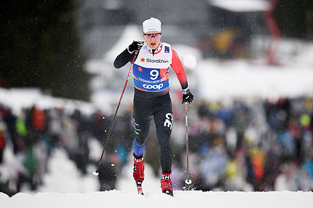 Běžec Tuž je v semifinále sprintu. Janatová po první jízdě skončila