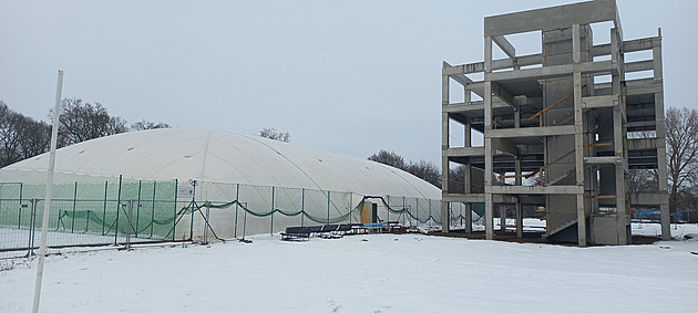 Je moc velký. Výstavbu areálu s hotelem a bazénem developerovi zamítly úřady