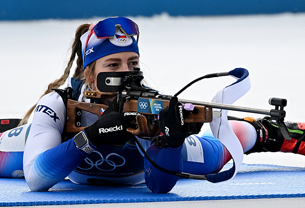 Biatlon na ZOH ONLINE: Vytrvalostní závod, Voborníková na stojce jednou chybuje