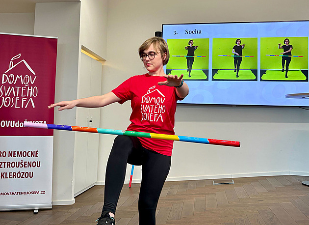 Tyč rozhýbe tělo i mozek. Vznikla pro lidi s roztroušenou sklerózou, pomůže každému