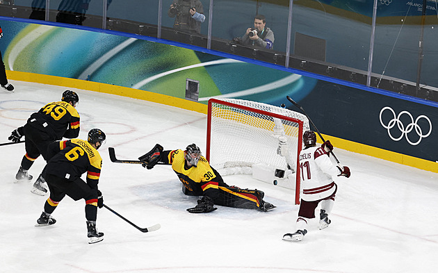 ONLINE: Tvrdá bitva o důležité body, Lotyši proti Německu podruhé srovnávají