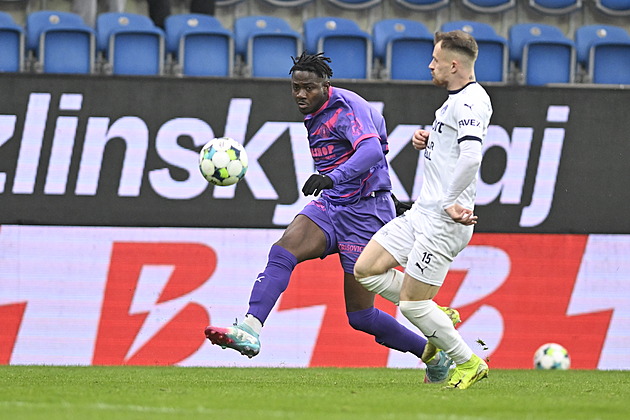 ONLINE: Slovácko - Bohemians 0:1, po rohu slaví kapitán Hůlka, trefuje se hlavou