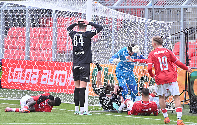 ONLINE: Pardubice - Jablonec 0:2, po chybě brankáře Mandouse zvyšuje Nebyla