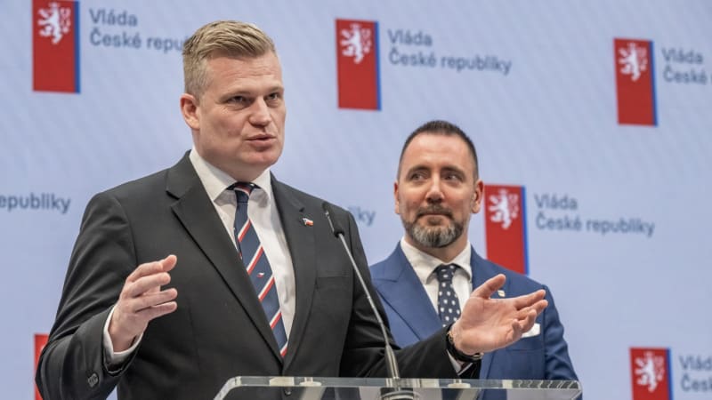 Udělá Červený, co Turkovi na očích uvidí? Ministr bude poslouchat hlavně Babiše, říká expert