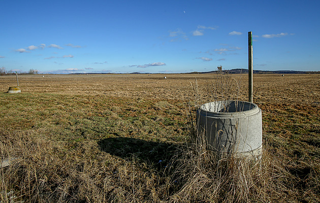 Stavba solárů na odkalištích může uvolnit škodlivé látky, tvrdí kritici plánů
