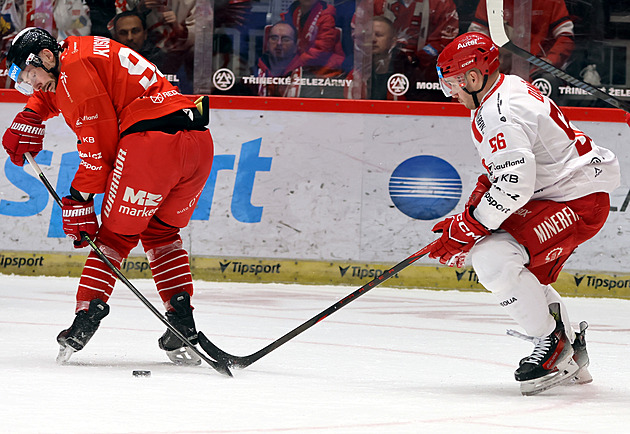 ONLINE: Druhý gól Komety neplatí, Třinec už vede. Sparta v předkole hostí Kladno