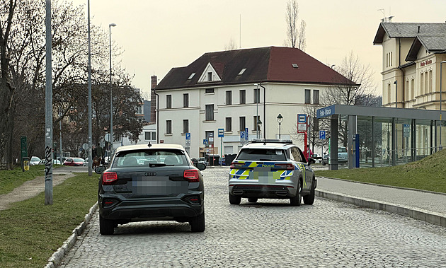 Policisté našli u Vršovického nádraží v autě granát, řidič byl pod vlivem drog