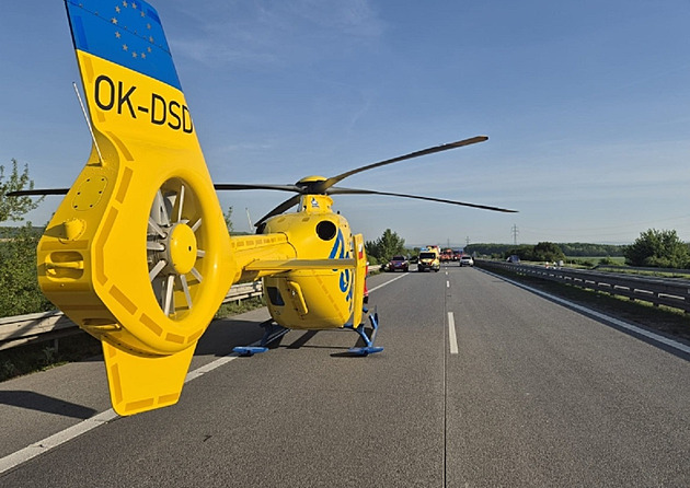 Komplikace na D1 u Lipníka. Po dvojici nehod jsou tři zranění, tvoří se kolona