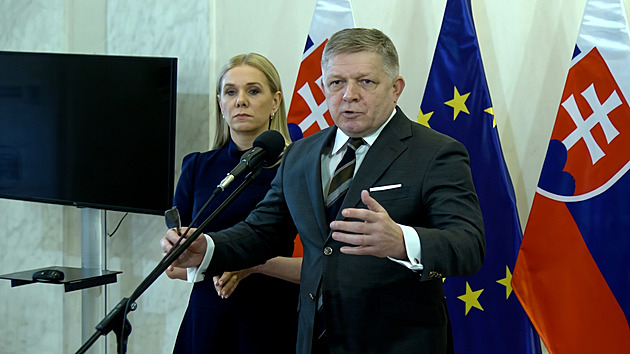 Fico přitvrdil. Slovensko omezí prodej nafty, cizinci si za tankování připlatí