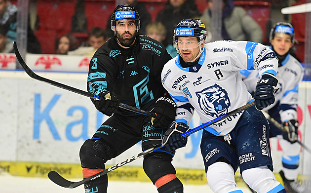 ONLINE: Liberec srovnává proti Varům, Hradec hraje čtvrtfinále s Třincem