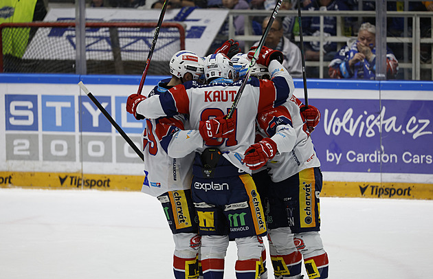 ONLINE: Pardubice hrají o mečbol, rychle opět vedou. Sparta skóruje v Holešovicích