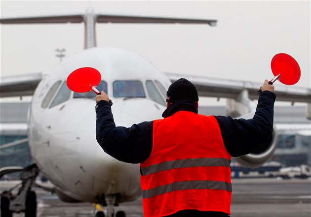 Ruzyně začala s opravami hlavní ranveje. Doprava se přesune nad Prahu