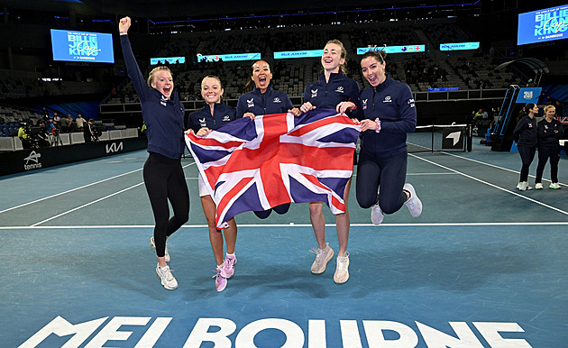 Britské tenistky slaví postup v BJK Cupu. Zářila sedmnáctiletá debutantka