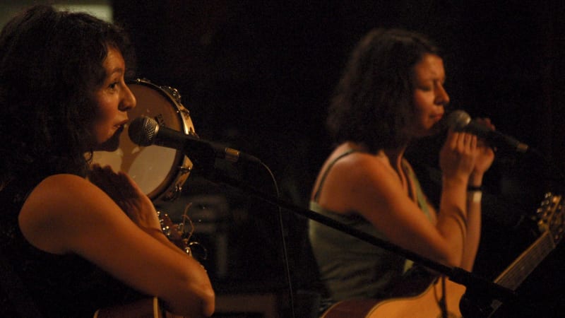 Smutná zpráva pro hudební svět: Zemřela zpěvačka Lucie Steinhauserová z oblíbeného dua