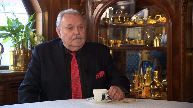 Exkluzivní zpověď: Kde žije zloděj Procházka? Malíř popsal luxus i všudypřítomné mulatky