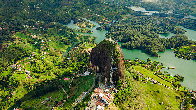 Kolumbijské kardio s výhledem. Až na vrchol Skály vede sedm stovek schodů