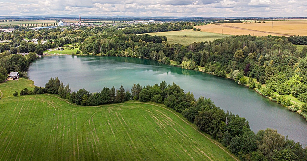 Stříbrné jezero v Opavě na vlně zájmu. Přibude lesopark, vědci zkoumají dno