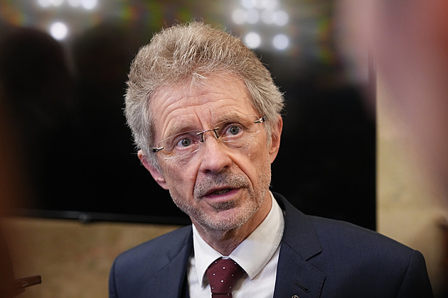 Lidé, kteří chtějí svobodně podnikat, musí mít právo se bránit, řekl Vystrčil